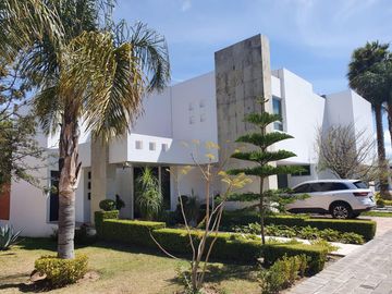 CASA EN VENTA EN FRACCIONAMIENTO QUETZALCOATL, ZONA RECTA CHOLULA
