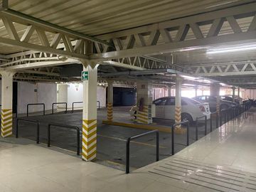 Amplias oficinas en Industrial Vallejo con estacionamientos