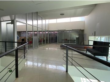 Amplias oficinas en Industrial Vallejo con estacionamientos