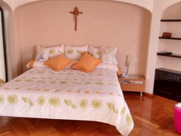 Venta de Casa  Estilo Colonial con Recámara en PB ubicada en Condominio Residencial Sumiya con Seguridad, Jiutepec Morelos