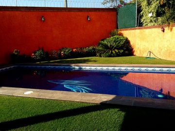 Venta de Casa  Estilo Colonial con Recámara en PB ubicada en Condominio Residencial Sumiya con Seguridad, Jiutepec Morelos