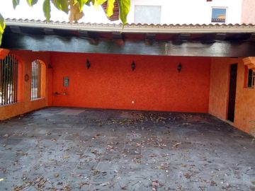 Venta de Casa  Estilo Colonial con Recámara en PB ubicada en Condominio Residencial Sumiya con Seguridad, Jiutepec Morelos