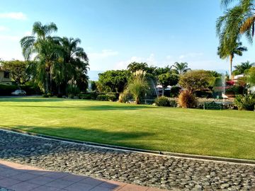 Venta de Casa  Estilo Colonial con Recámara en PB ubicada en Condominio Residencial Sumiya con Seguridad, Jiutepec Morelos