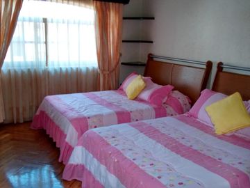 Venta de Casa  Estilo Colonial con Recámara en PB ubicada en Condominio Residencial Sumiya con Seguridad, Jiutepec Morelos