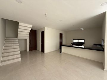 Casa de 3 recámaras con alberca en Cholul, Mérida.