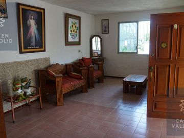 Casa con 4 departamentos en venta