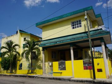 Casa con 4 departamentos en venta