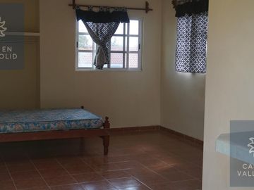 Casa con 4 departamentos en venta