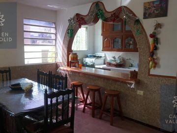 Casa con 4 departamentos en venta