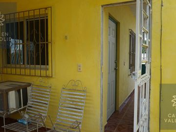 Casa con 4 departamentos en venta
