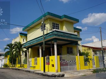 Casa con 4 departamentos en venta