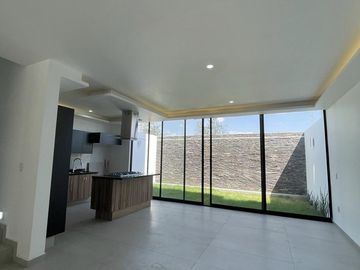 Elegante casa en Valle Imperial A