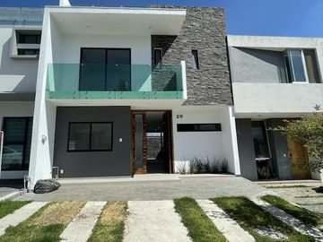 Elegante casa en Valle Imperial A