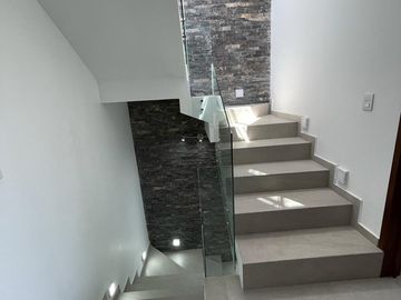 Elegante casa en Valle Imperial A