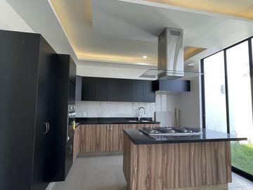 Elegante casa en Valle Imperial A