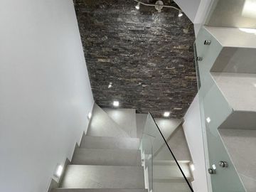 Elegante casa en Valle Imperial A