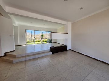 Casa en  Venta en Fraccionamiento privado con Casa Club