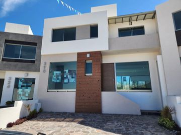 Casa en  Venta en Fraccionamiento privado con Casa Club