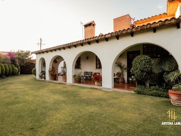 Casa en Venta con Alberca en Zavaleta.