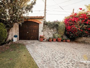 Casa en Venta con Alberca en Zavaleta.