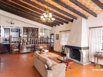 Casa en Venta con Alberca en Zavaleta.