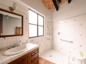 Casa en Venta con Alberca en Zavaleta.