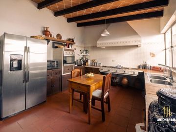 Casa en Venta con Alberca en Zavaleta.