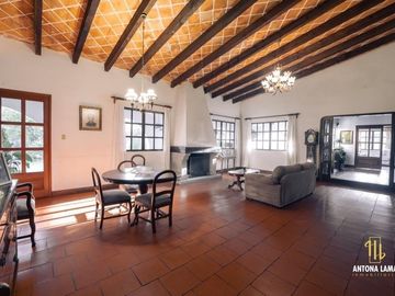 Casa en Venta con Alberca en Zavaleta.