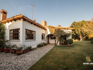 Casa en Venta con Alberca en Zavaleta.