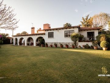 Casa en Venta con Alberca en Zavaleta.