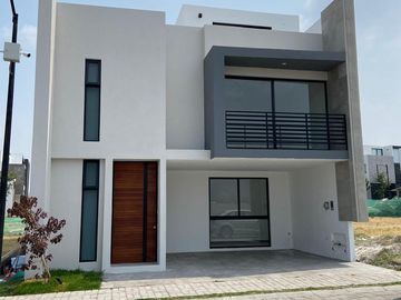Casa en  venta en Angelopolis Cluster con Alberca