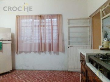 Propiedad en venta en Mártires de Chicago con 2 casas y 1 departamento