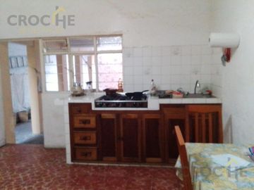 Propiedad en venta en Mártires de Chicago con 2 casas y 1 departamento