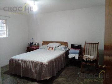 Propiedad en venta en Mártires de Chicago con 2 casas y 1 departamento