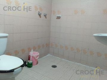 Propiedad en venta en Mártires de Chicago con 2 casas y 1 departamento