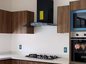 Casa en VENTA con ALBERCA, cuarto de servicio y 3 recamaras con baño, Fracc. El Ancla