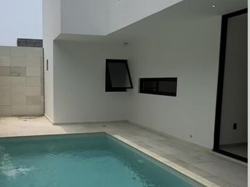 Casa en VENTA con ALBERCA, cuarto de servicio y 3 recamaras con baño, Fracc. El Ancla