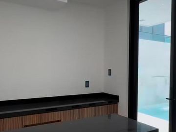 Casa en VENTA con ALBERCA, cuarto de servicio y 3 recamaras con baño, Fracc. El Ancla