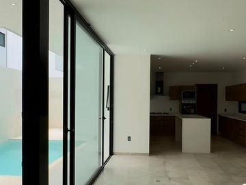 Casa en VENTA con ALBERCA, cuarto de servicio y 3 recamaras con baño, Fracc. El Ancla