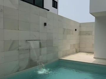 Casa en VENTA con ALBERCA, cuarto de servicio y 3 recamaras con baño, Fracc. El Ancla