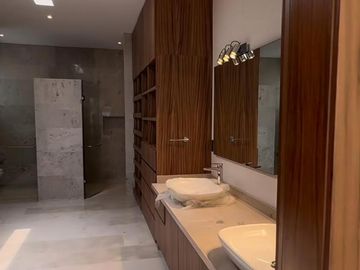 Casa en VENTA con ALBERCA, cuarto de servicio y 3 recamaras con baño, Fracc. El Ancla
