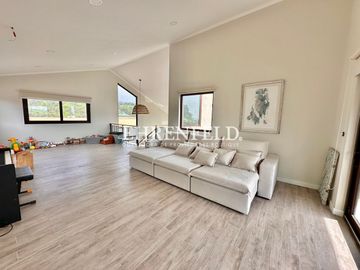 Las Añañucas, Limache. Moderna y amplia casa en condominio.