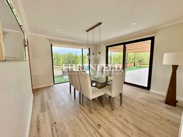 Las Añañucas, Limache. Moderna y amplia casa en condominio.