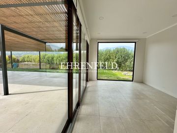 Las Añañucas, Limache. Moderna y amplia casa en condominio.