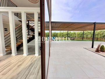 Las Añañucas, Limache. Moderna y amplia casa en condominio.