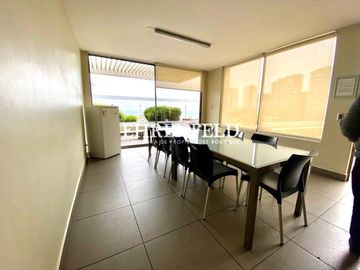 Costa de Montemar, Concón. Departamento con vista panorámica.