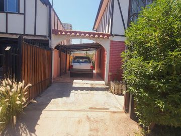 Vende Casa en Pasaje Cerrado 3D 2B Fernandez Albano, La Cisterna