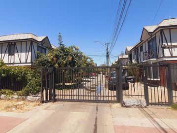 Vende Casa en Pasaje Cerrado 3D 2B Fernandez Albano, La Cisterna