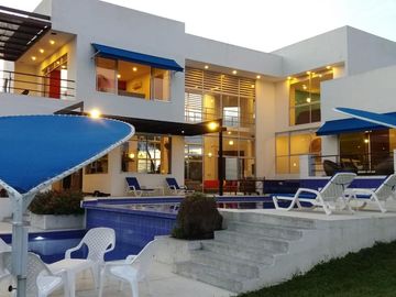 Venta de Espectacular Casa Quinta en El Imperio, Carmen de Apicalá