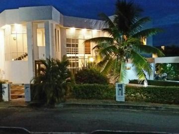 Venta de Espectacular Casa Quinta en El Imperio, Carmen de Apicalá